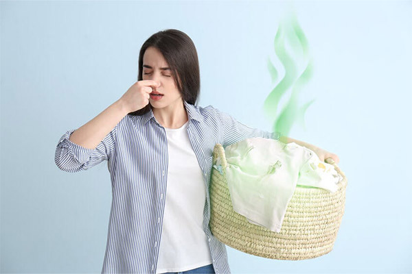 از بین بردن بوی بد لباس